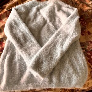 Ellen Tracy White Crew Neck Sweater with Fuzzy Texture